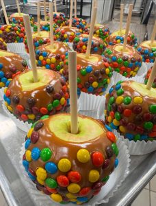 Bs Chocolates' caramel apple with m&ms
